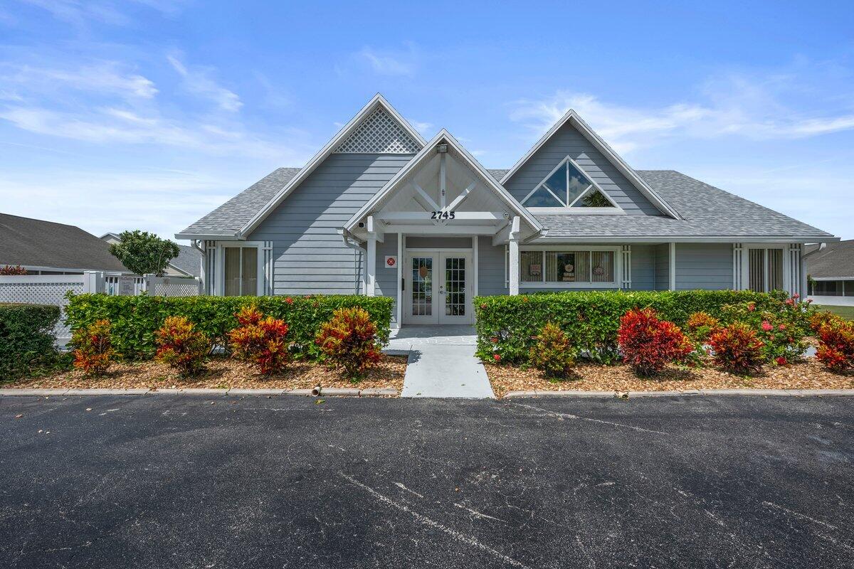 TROPICAL EAST - Residential