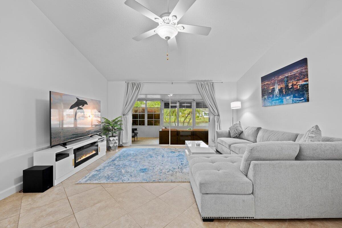 TROPICAL EAST - Residential