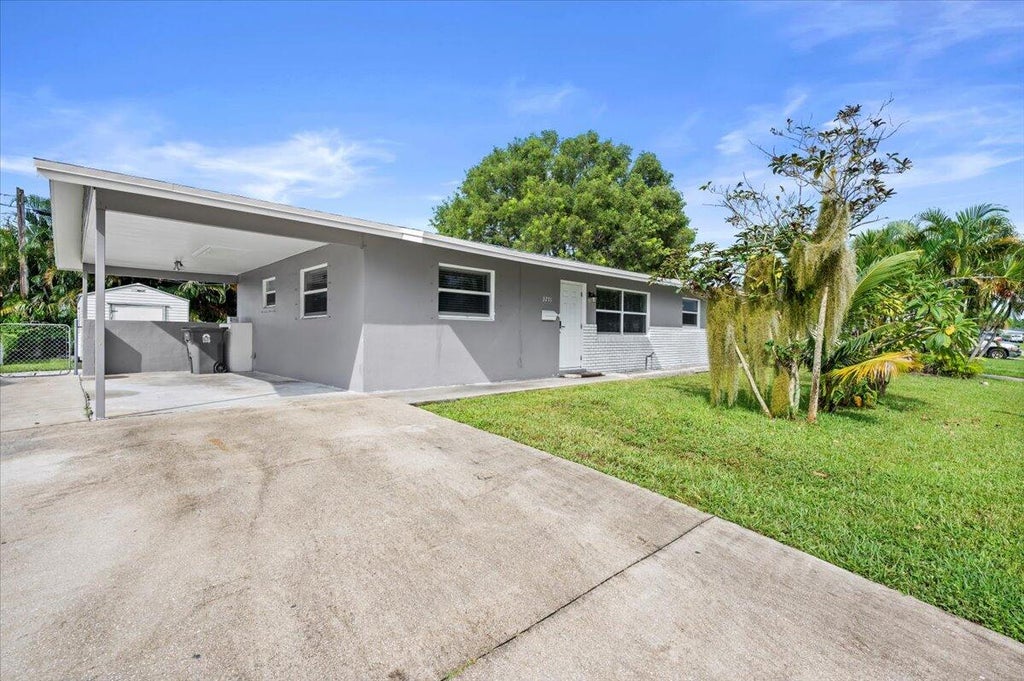 Photo of 3251 Capri Road, Palm Beach Gardens, FL 33410 (MLS # R10963583)