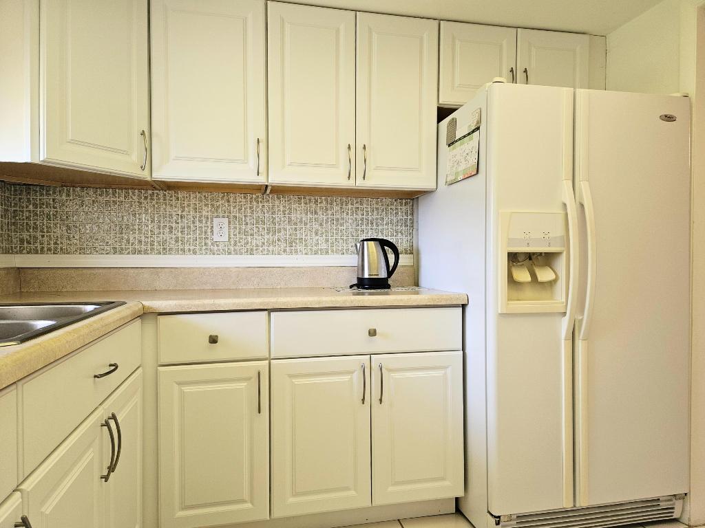 2581 Dudley Drive W A