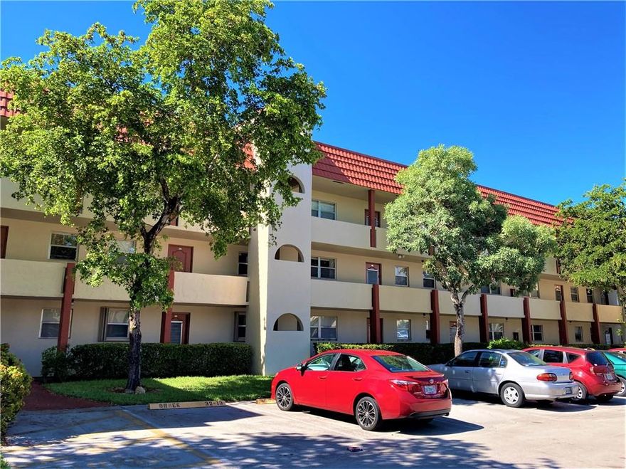 FANTASTIC 2 BEDROOM 2 BATHROOM CONDO IN DESIREABLE SUNRISE LAKES COMMUNITY. FRESHLY PAINTED AND NEW FLOORING THROUGHOUT THE UNIT. SPACIOUS ROOMS WITH LOTS OF STORAGE CLOSETS INCLUDING 2 WALK-IN CLOSETS. NEWER A/C AND WATER HEATER. AMAZING CLUBHOUSE WITH LOADS OF AMENITIES FOR YOUR ENJOYMENT. CLOSE TO MAJOR ROADS, HIGHWAYS AND SHOPPING FOR YOUR CONVENIENCE. EASY TO SHOW! UNIT IS VERY CLEAN AND IS MOVE IN READY!