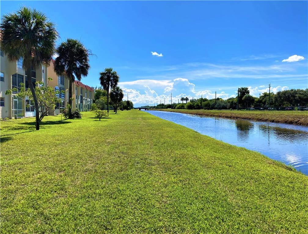 SUNRISE LAKES - Residential