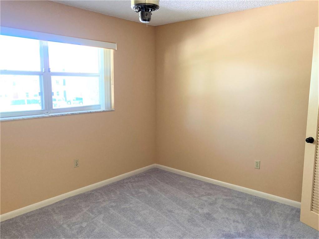 SUNRISE LAKES - Residential