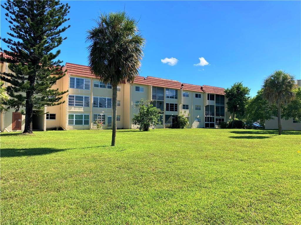 SUNRISE LAKES - Residential