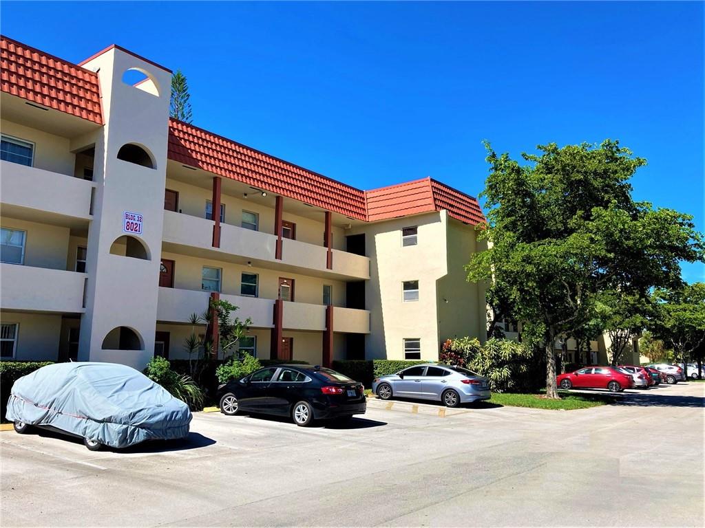 SUNRISE LAKES - Residential