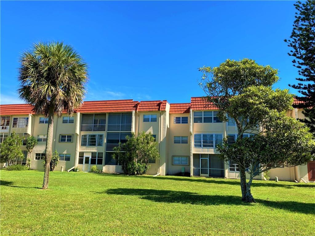 SUNRISE LAKES - Residential