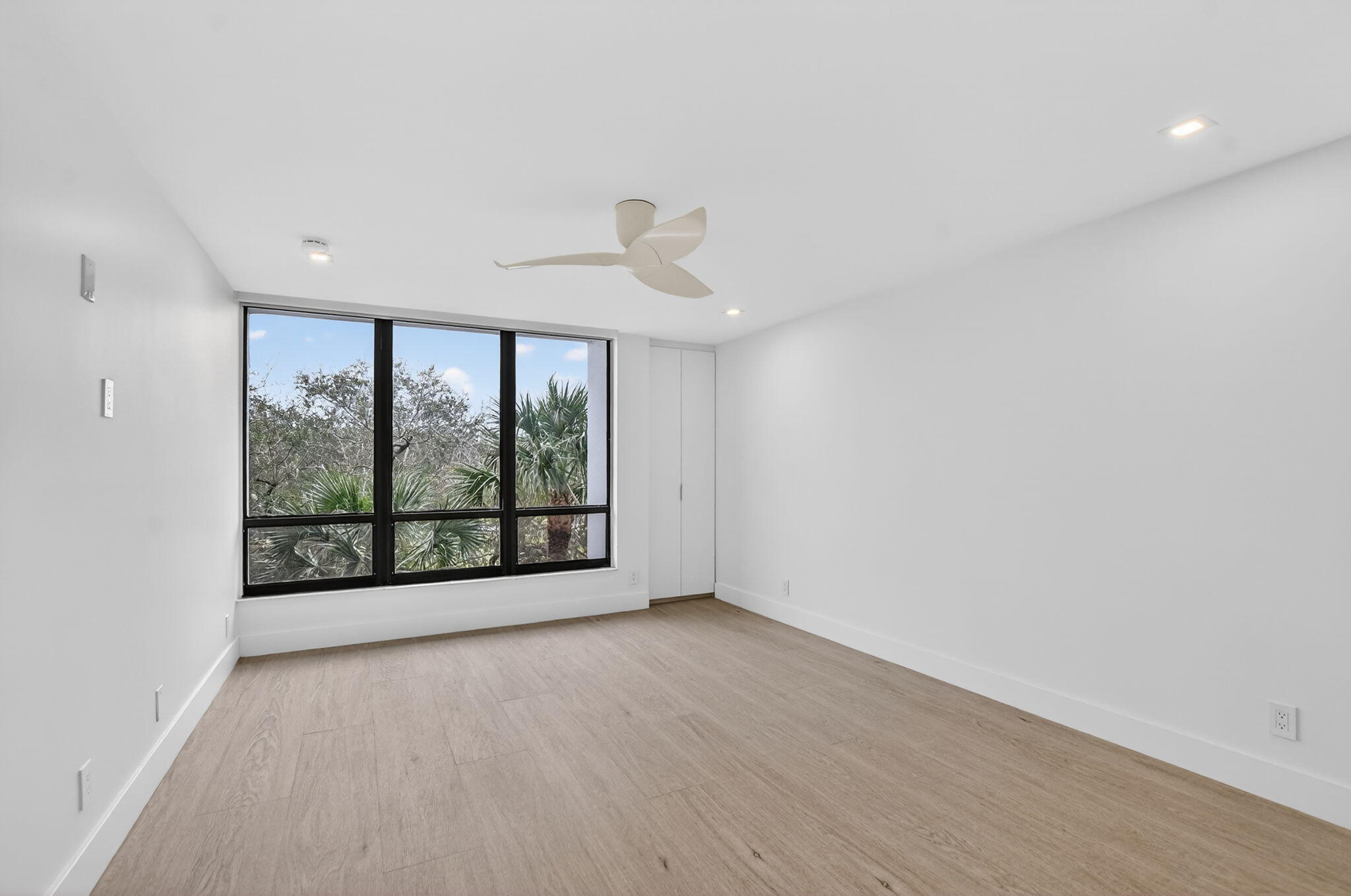 Lakewood Midrise Condo - Residential Lease