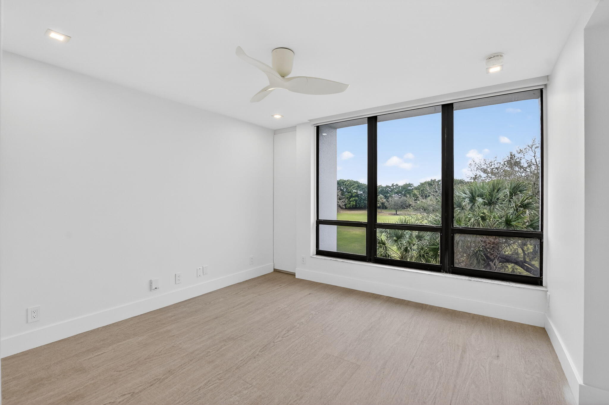 Lakewood Midrise Condo - Residential Lease