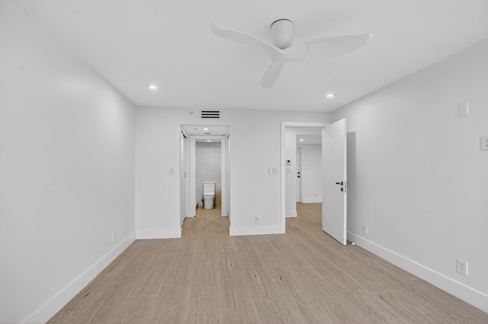 Lakewood Midrise Condo - Residential Lease