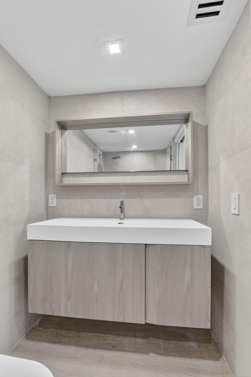 Lakewood Midrise Condo - Residential Lease