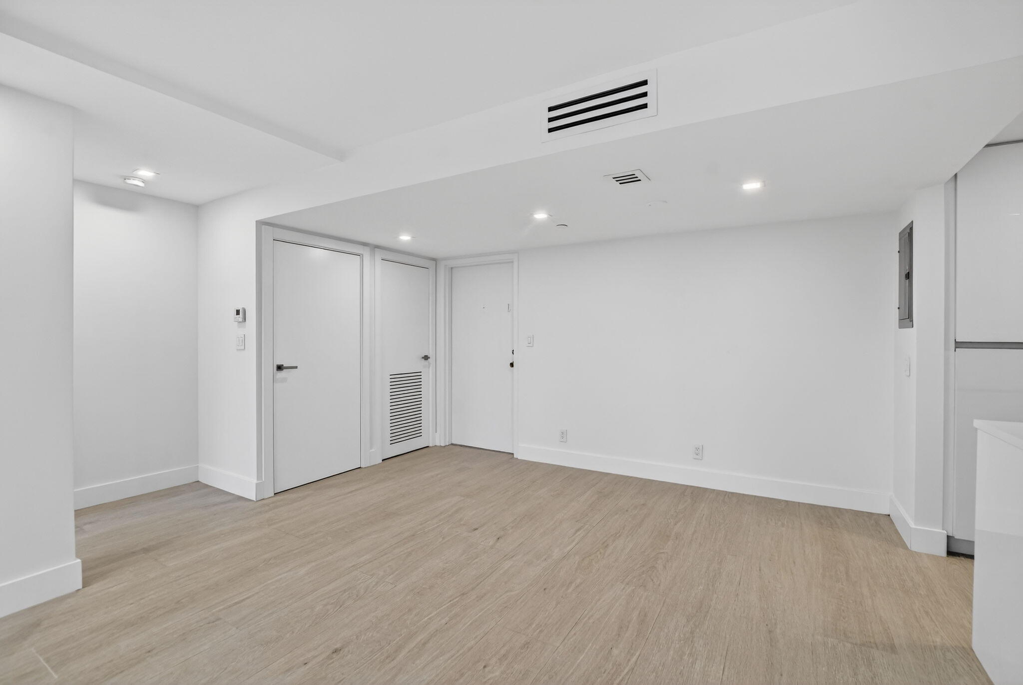 Lakewood Midrise Condo - Residential Lease