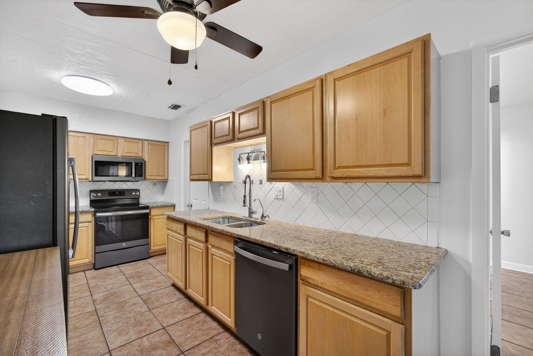 548010 Glenridge, Pine Knll & Ridge - Residential Lease