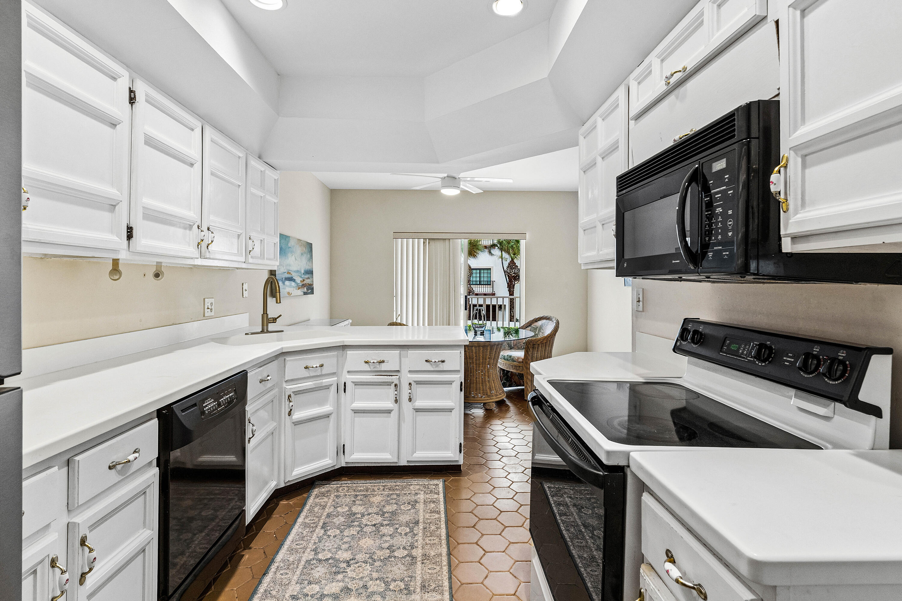 5900 Old Ocean Boulevard C5, Ocean Ridge, FL, 33435/$1,295,000 4 5900 Old Ocean Boulevard C5