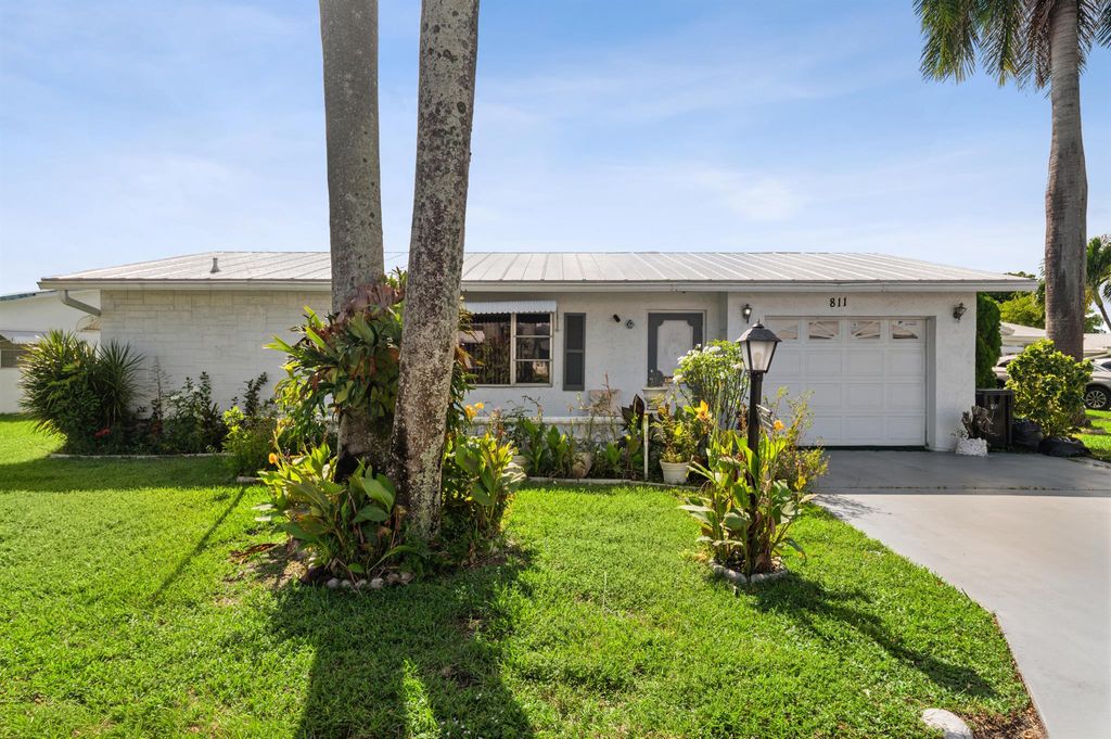 Photo of 811 SW 18th Court, Boynton Beach, FL 33426 (MLS # R11133300)