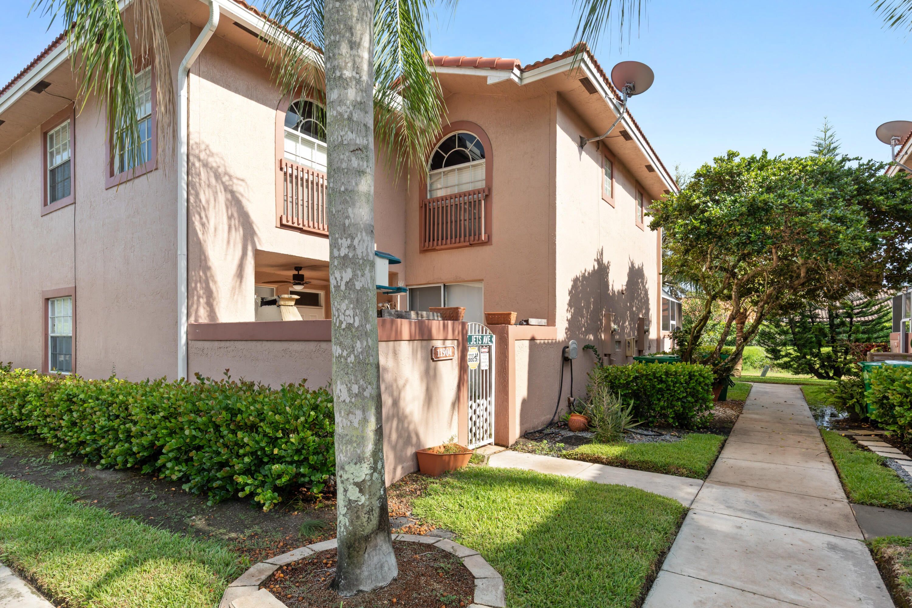 11912 ROYAL PALM Boulevard