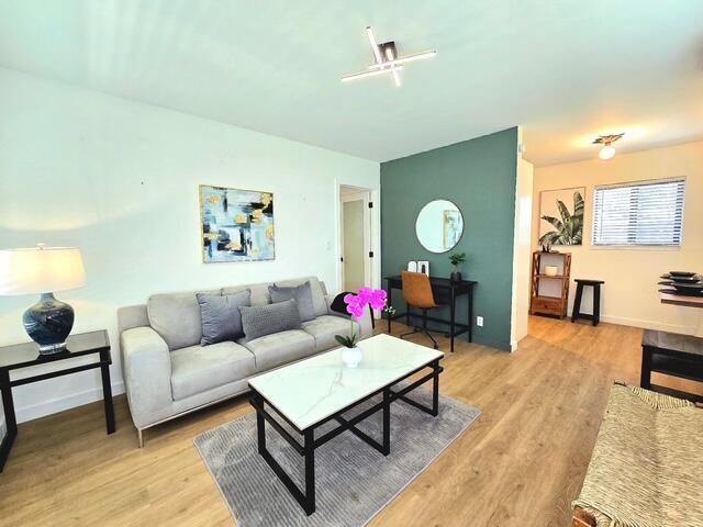 OAKLAND PARK SECOND ADD - Residential Income