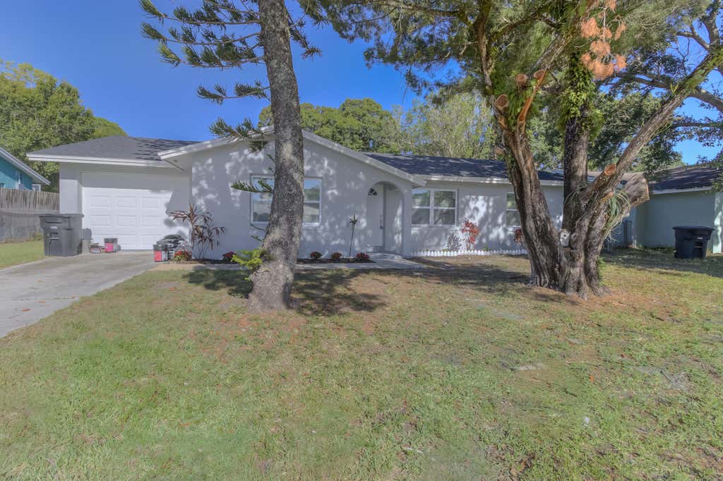 Photo of 1103 Hemlock Circle Cir, Fort Pierce, FL 34947 (MLS # R10806887)