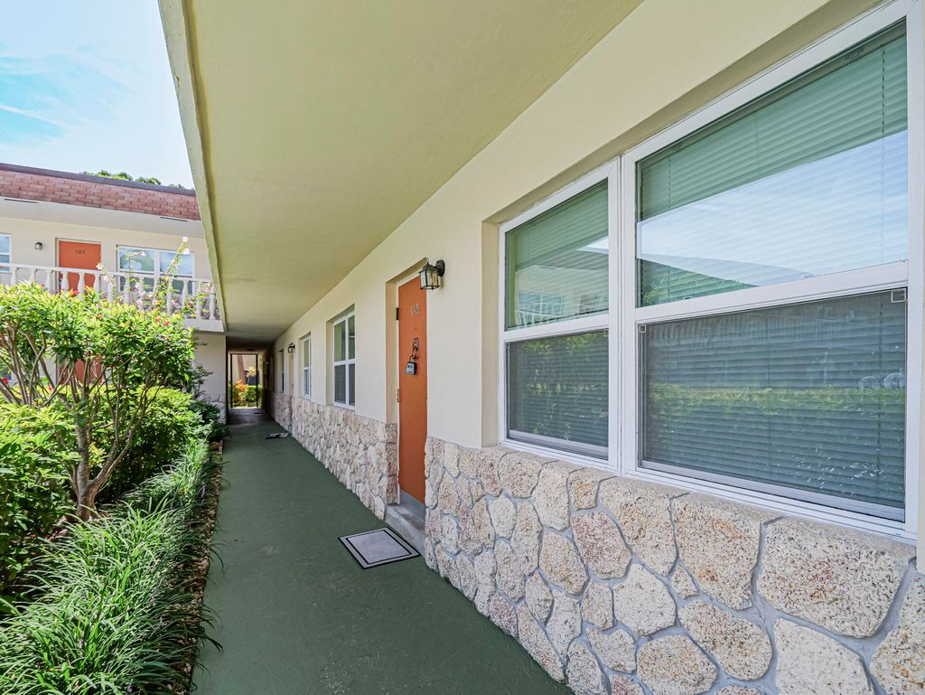 Photo of 923 22nd Place #112, Vero Beach, FL 32960 (MLS # R11102138)