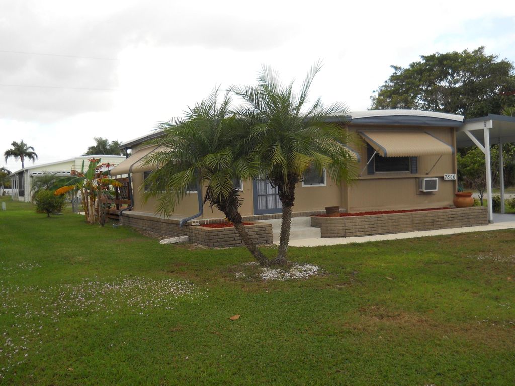 Photo of 7806 SE Wren Avenue, Hobe Sound, FL 33455 (MLS # R11017229)