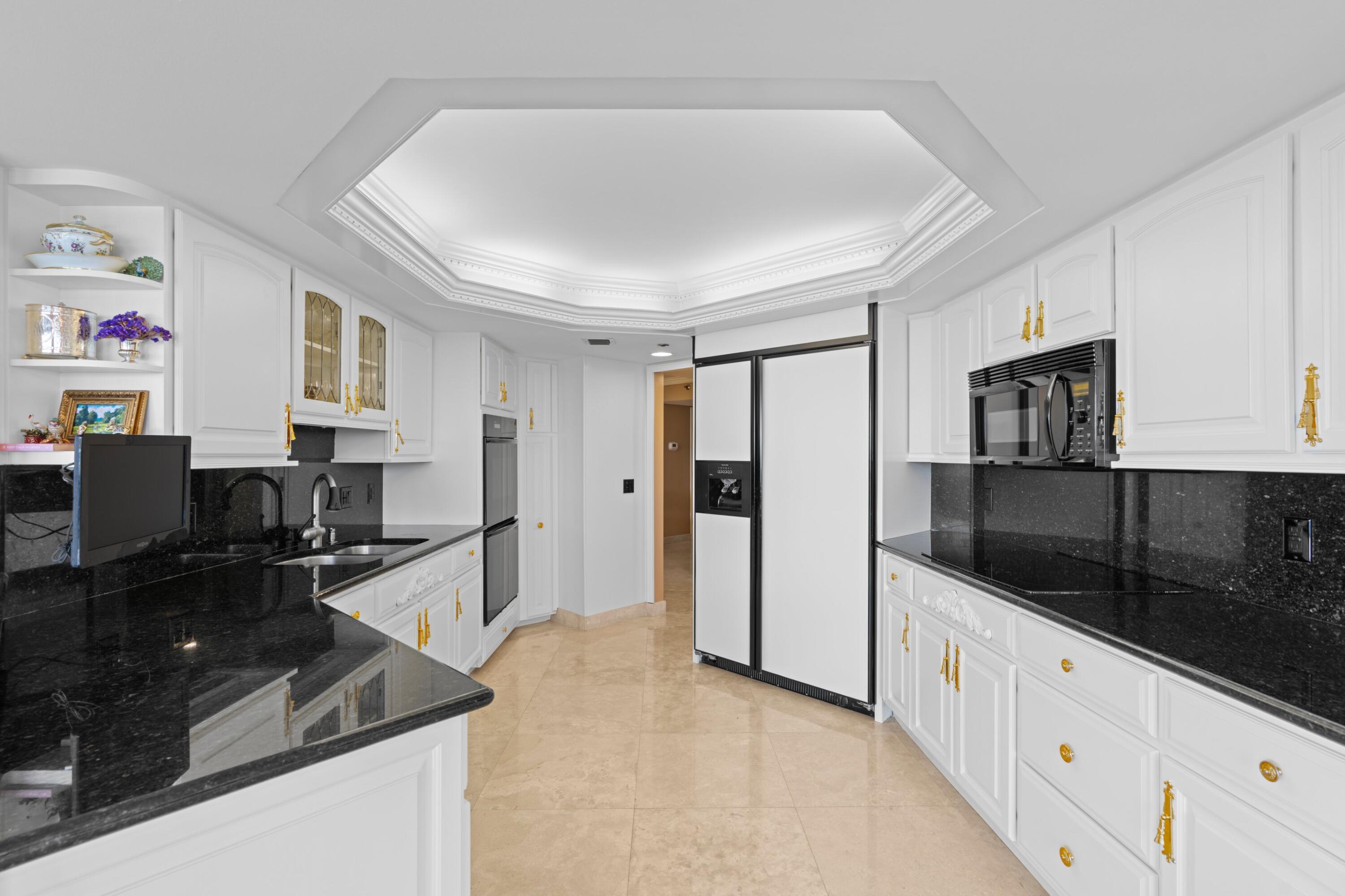 MAJESTIC TOWERS I CONDO - Residential