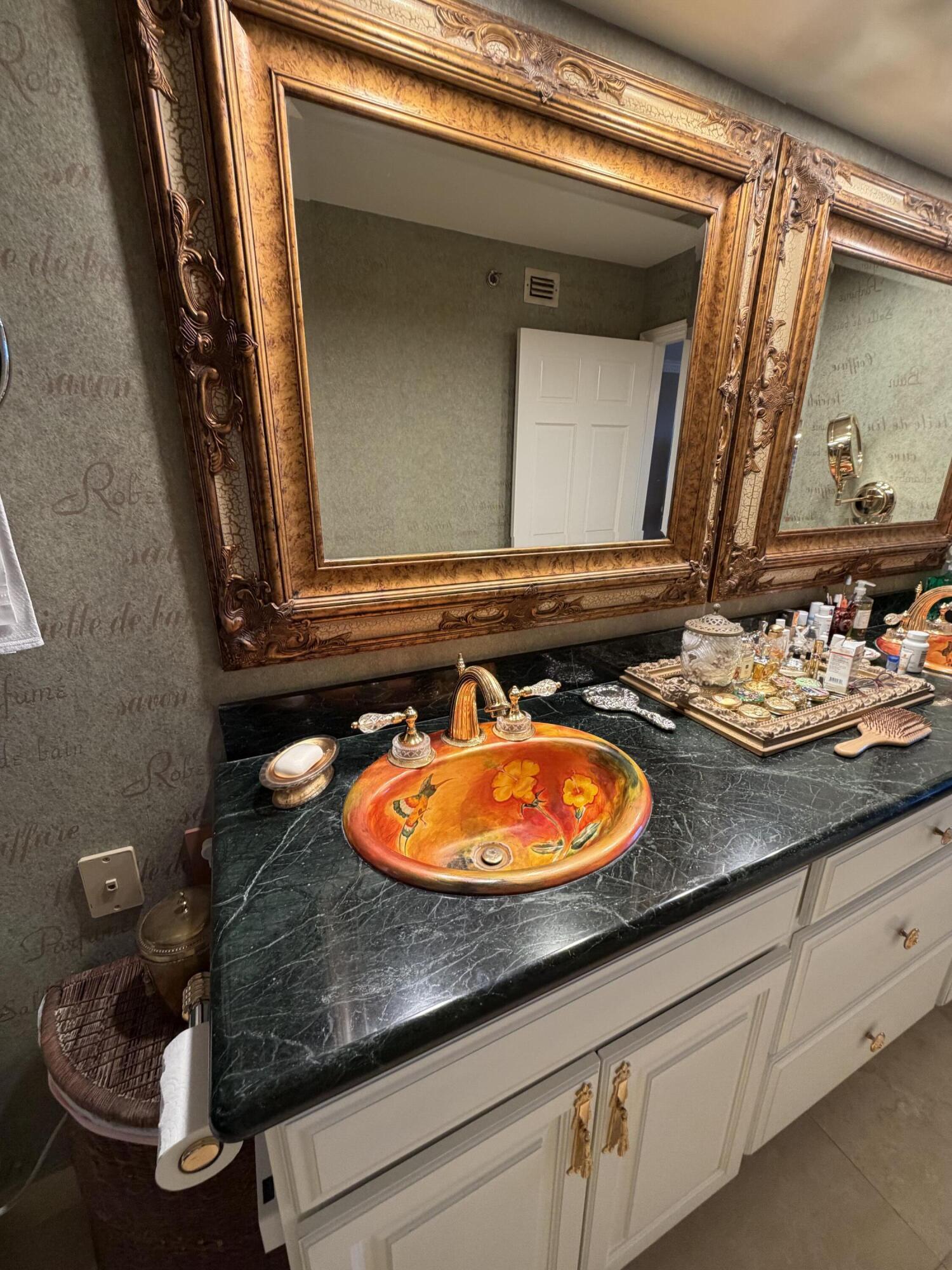 MAJESTIC TOWERS I CONDO - Residential