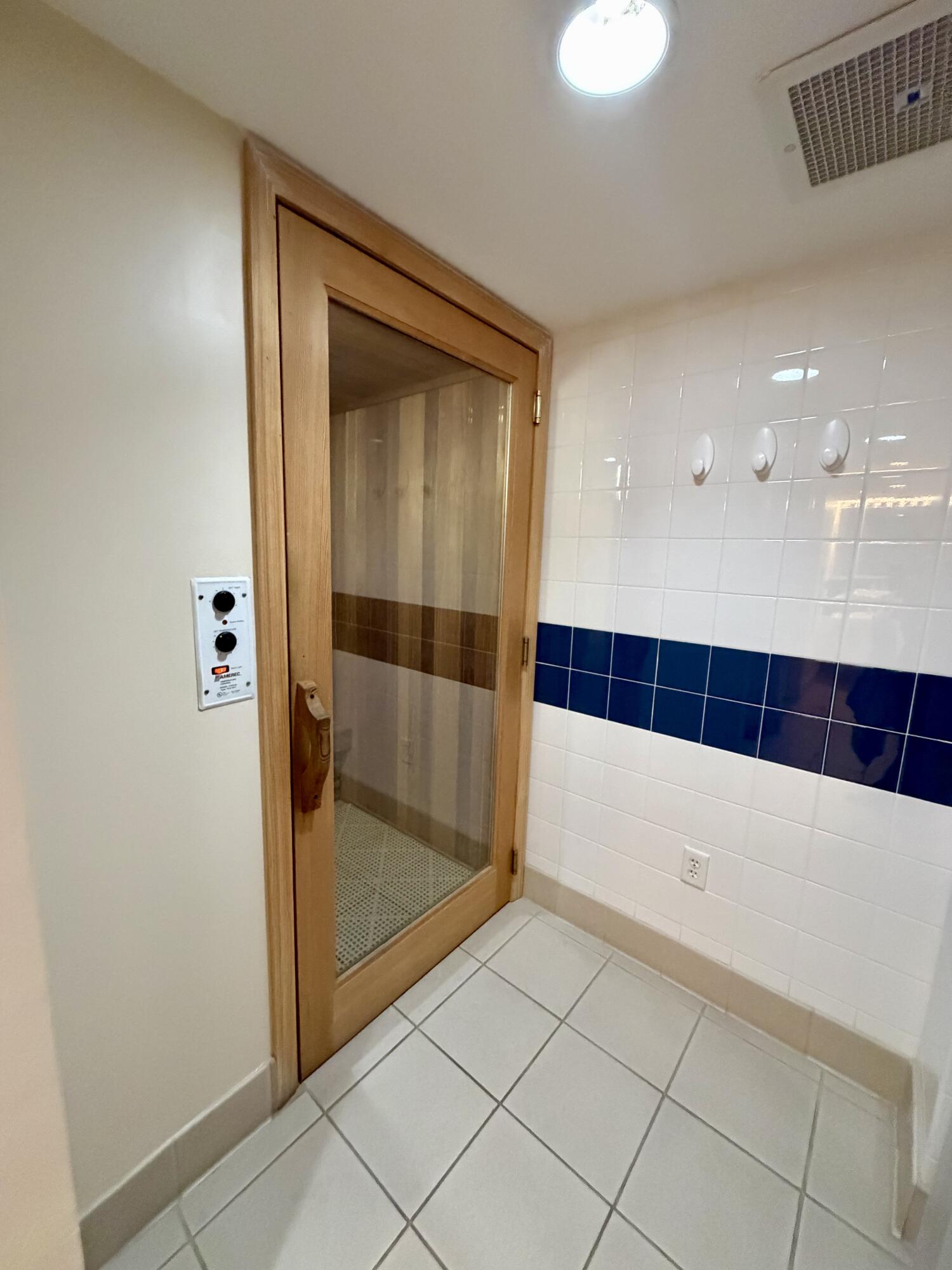 MAJESTIC TOWERS I CONDO - Residential