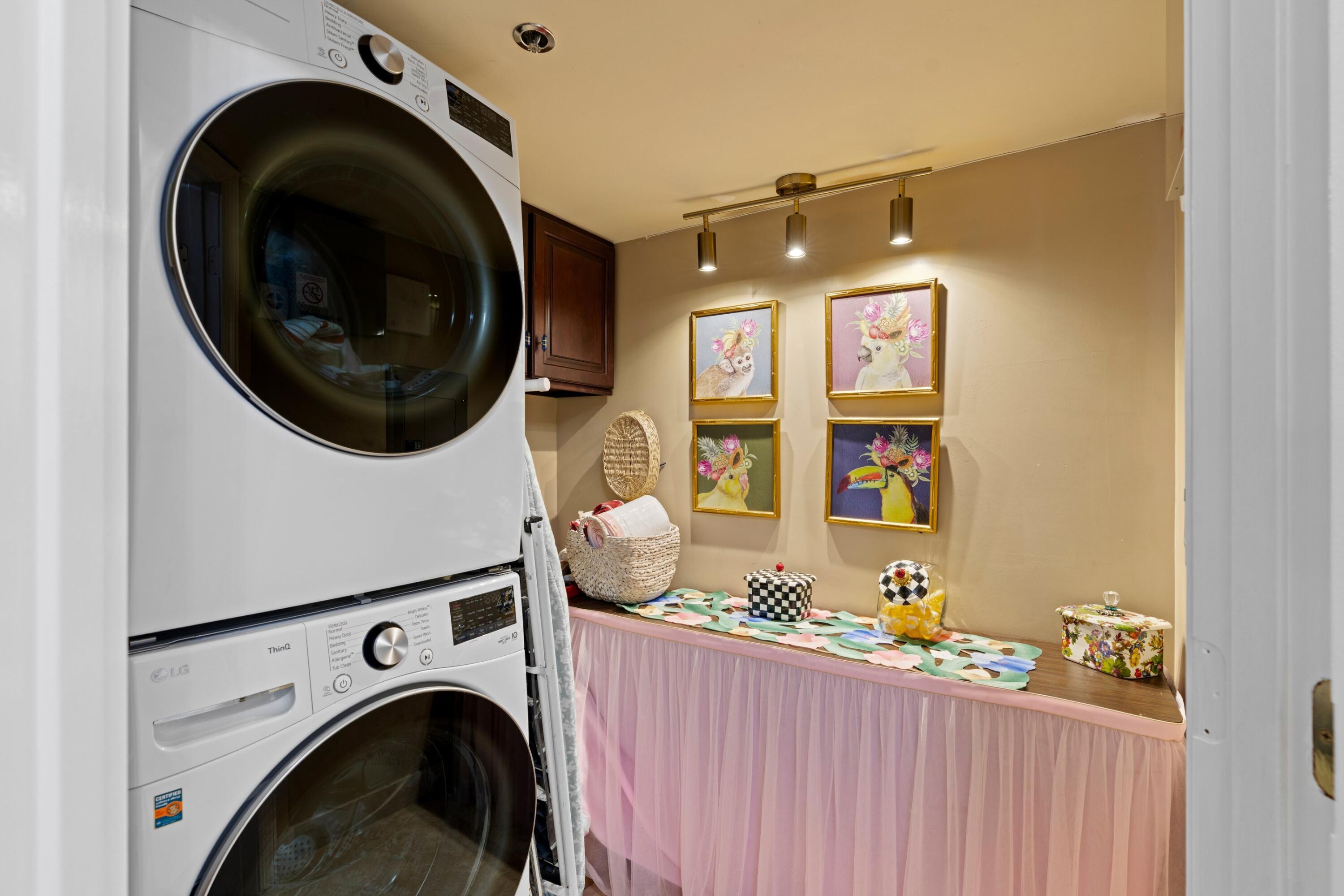 MAJESTIC TOWERS I CONDO - Residential