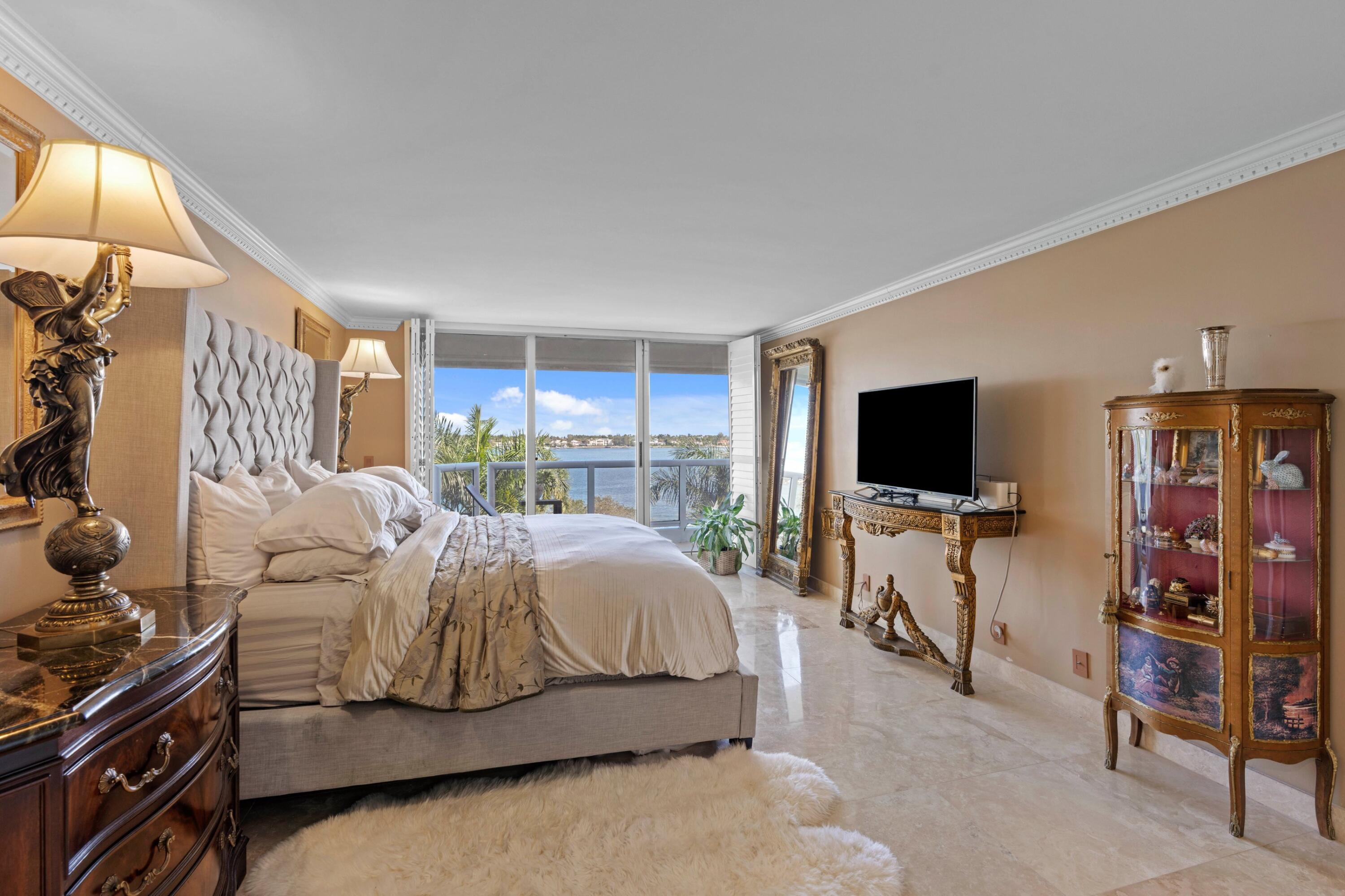 MAJESTIC TOWERS I CONDO - Residential