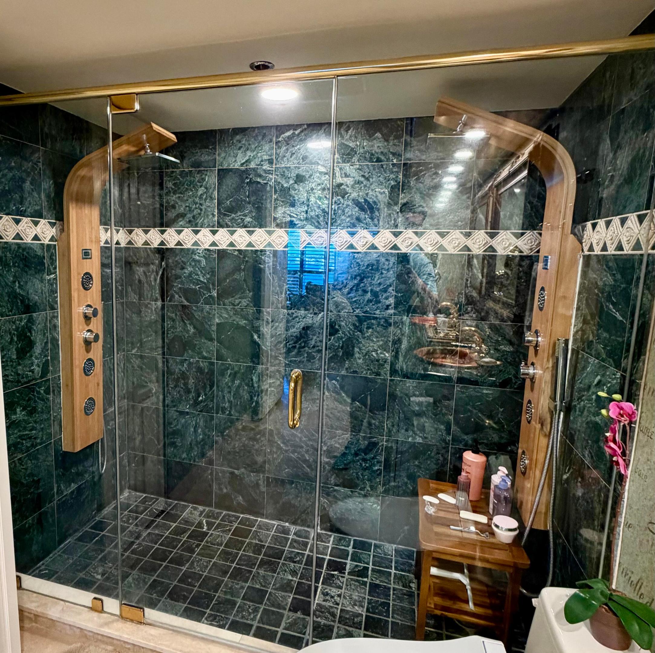 MAJESTIC TOWERS I CONDO - Residential