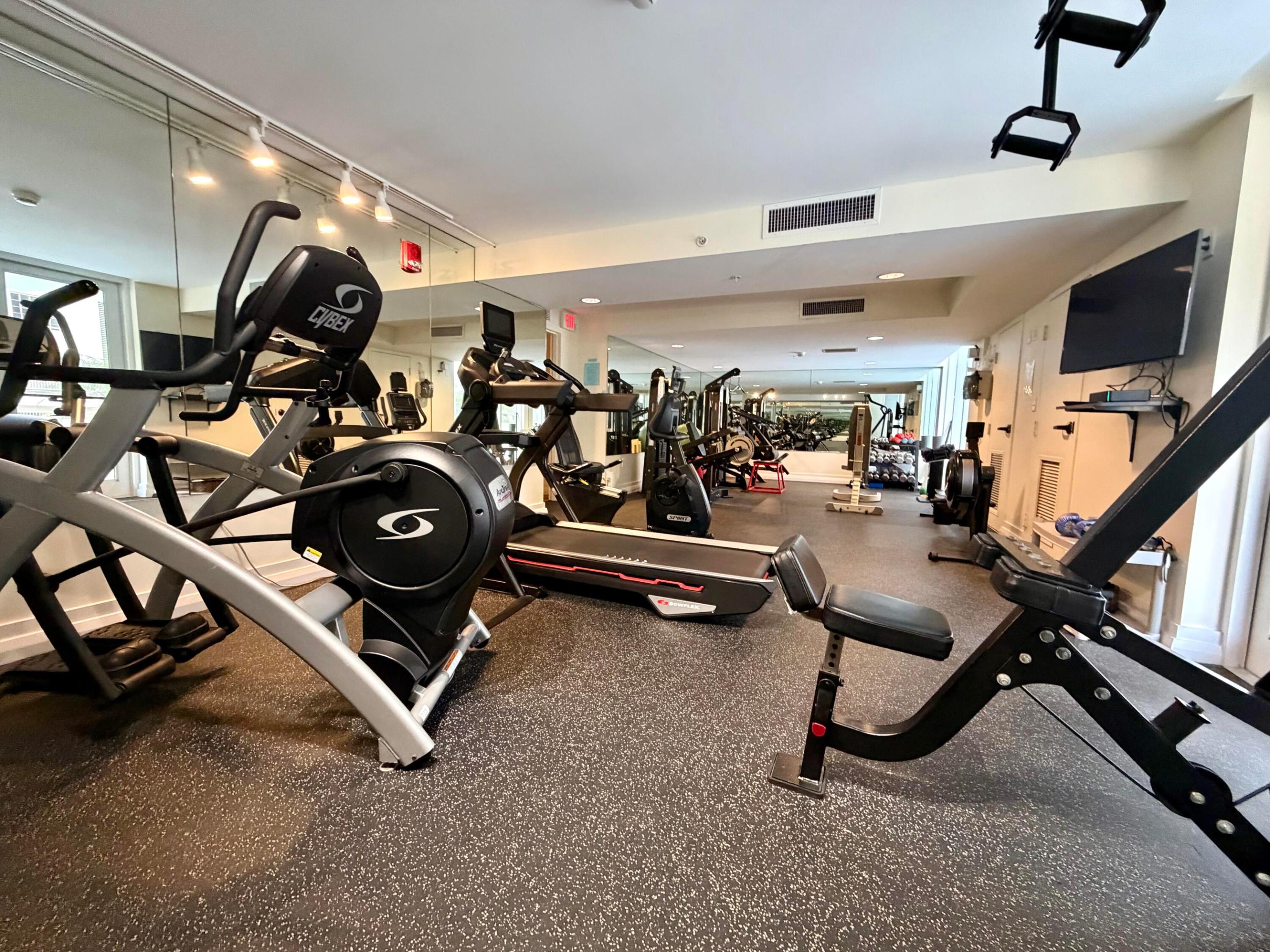 MAJESTIC TOWERS I CONDO - Residential