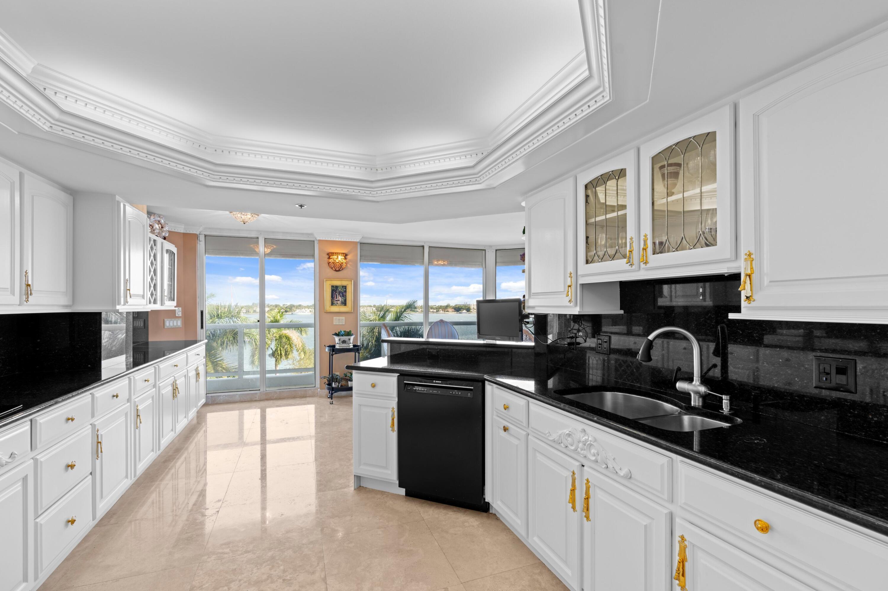 MAJESTIC TOWERS I CONDO - Residential