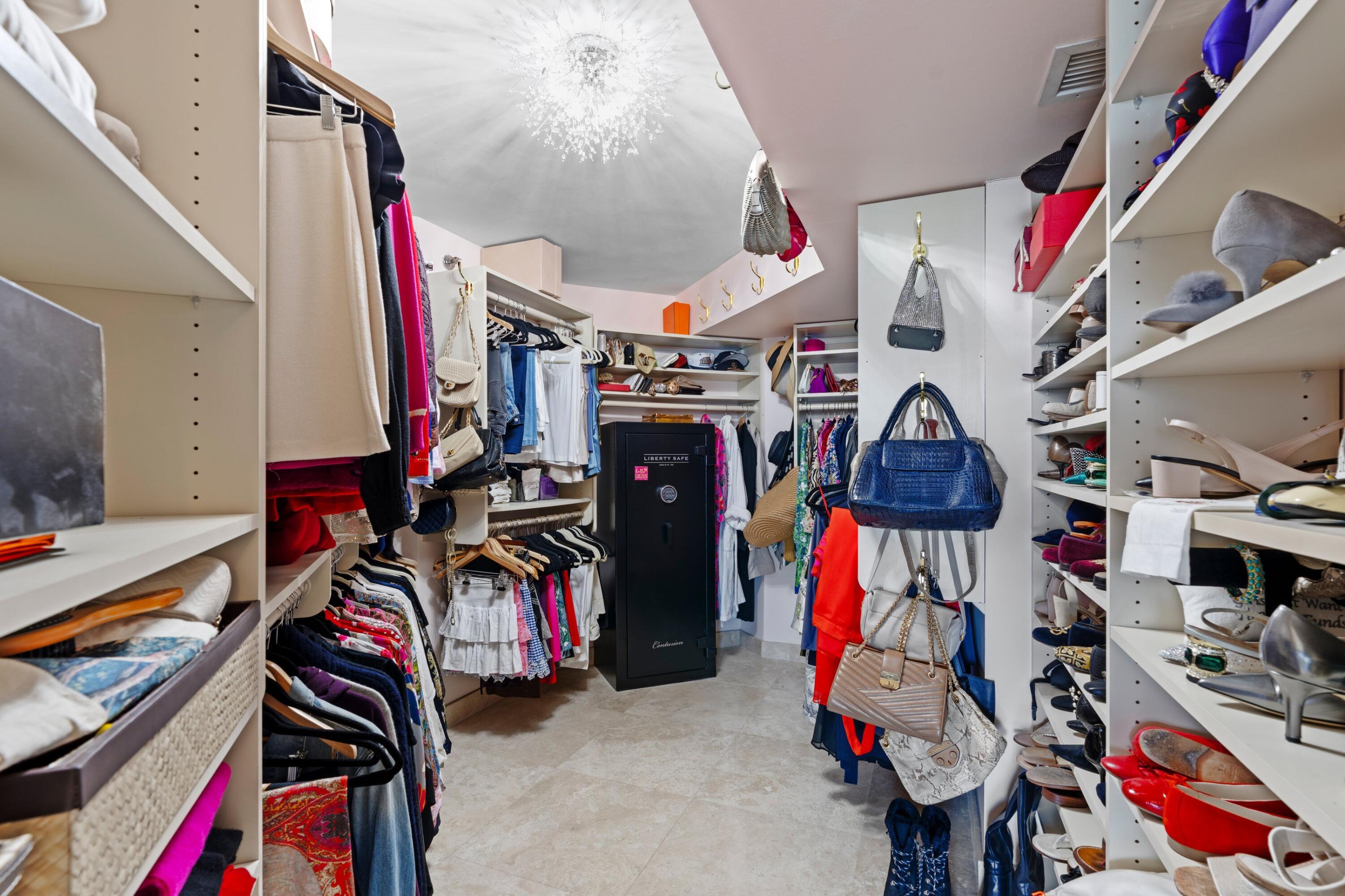 MAJESTIC TOWERS I CONDO - Residential