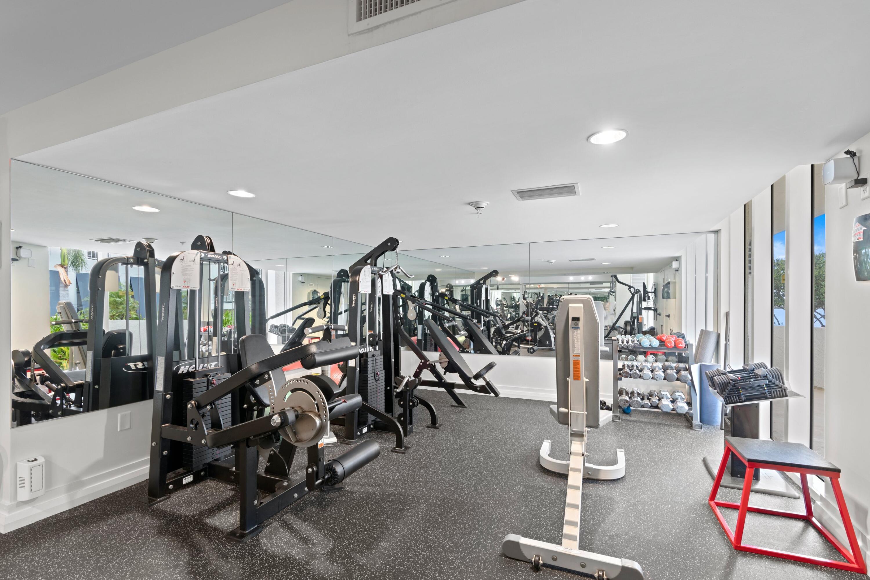 MAJESTIC TOWERS I CONDO - Residential