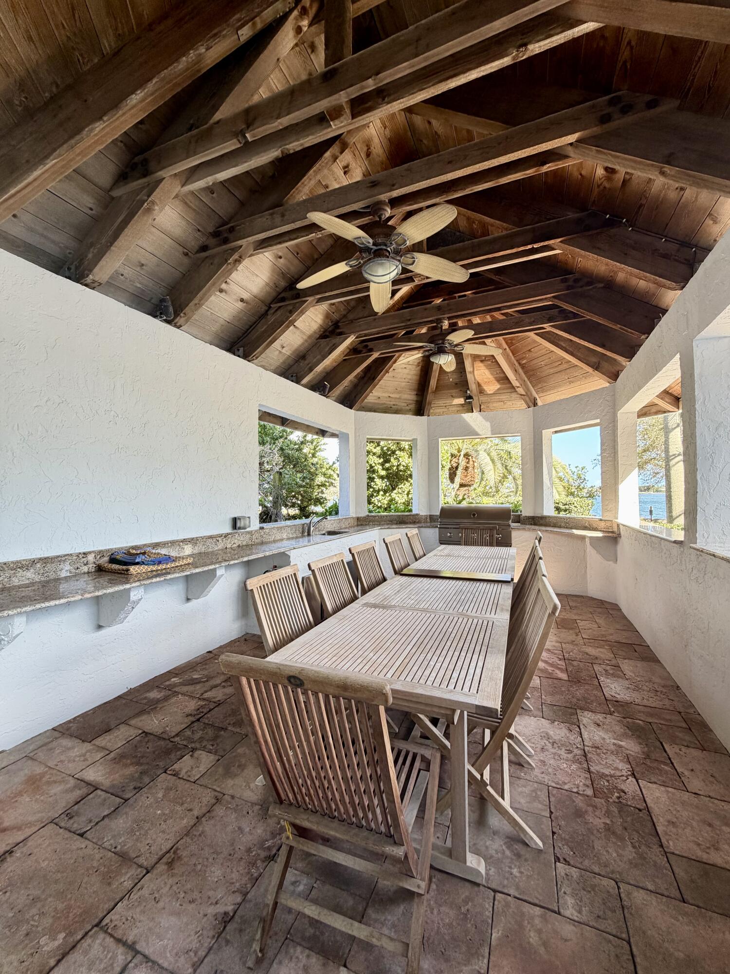 MAJESTIC TOWERS I CONDO - Residential