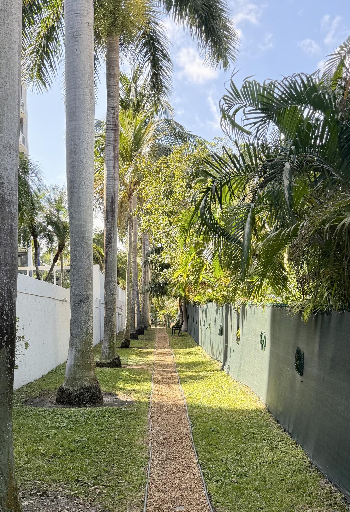 MAJESTIC TOWERS I CONDO - Residential