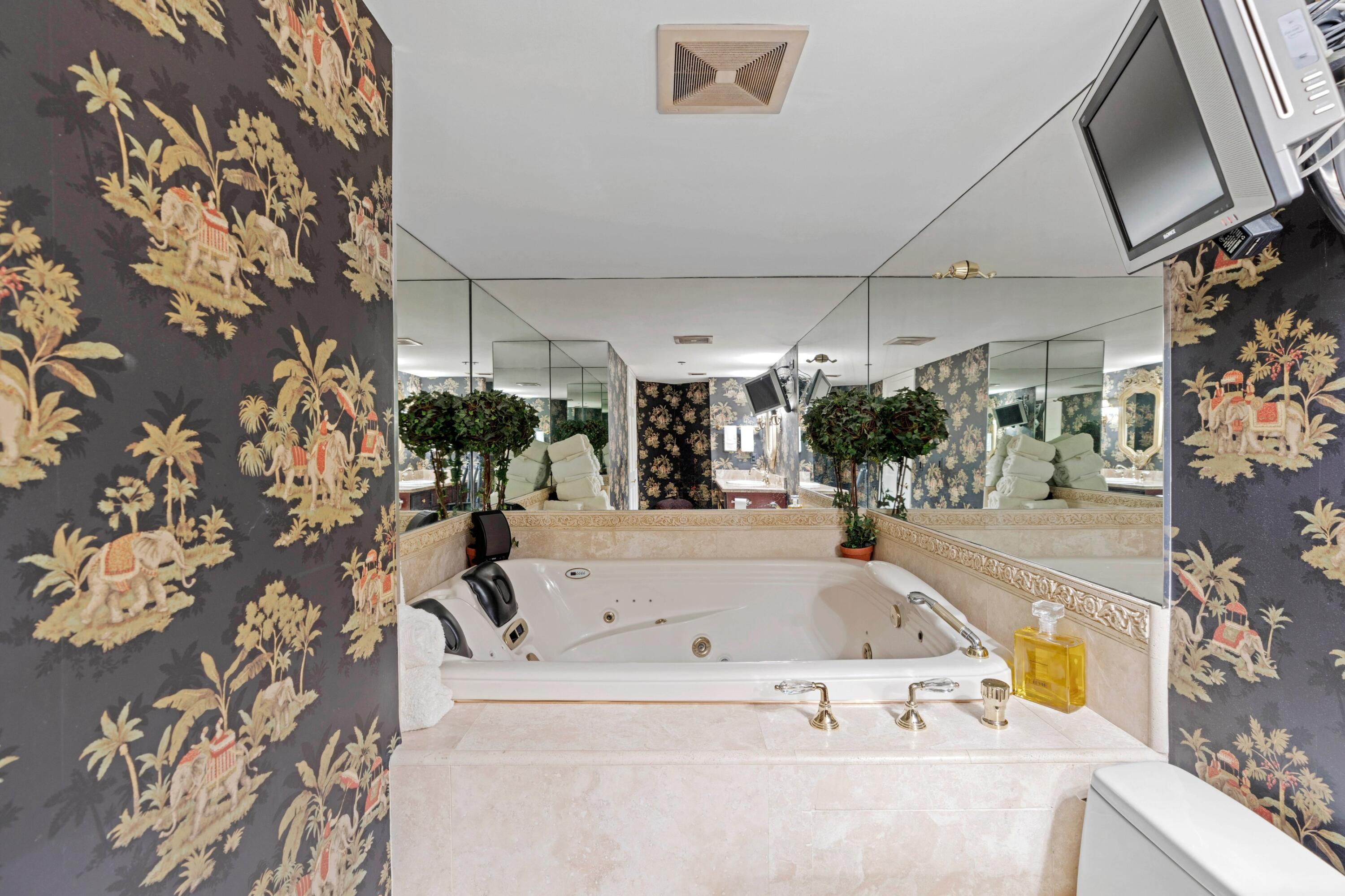 MAJESTIC TOWERS I CONDO - Residential