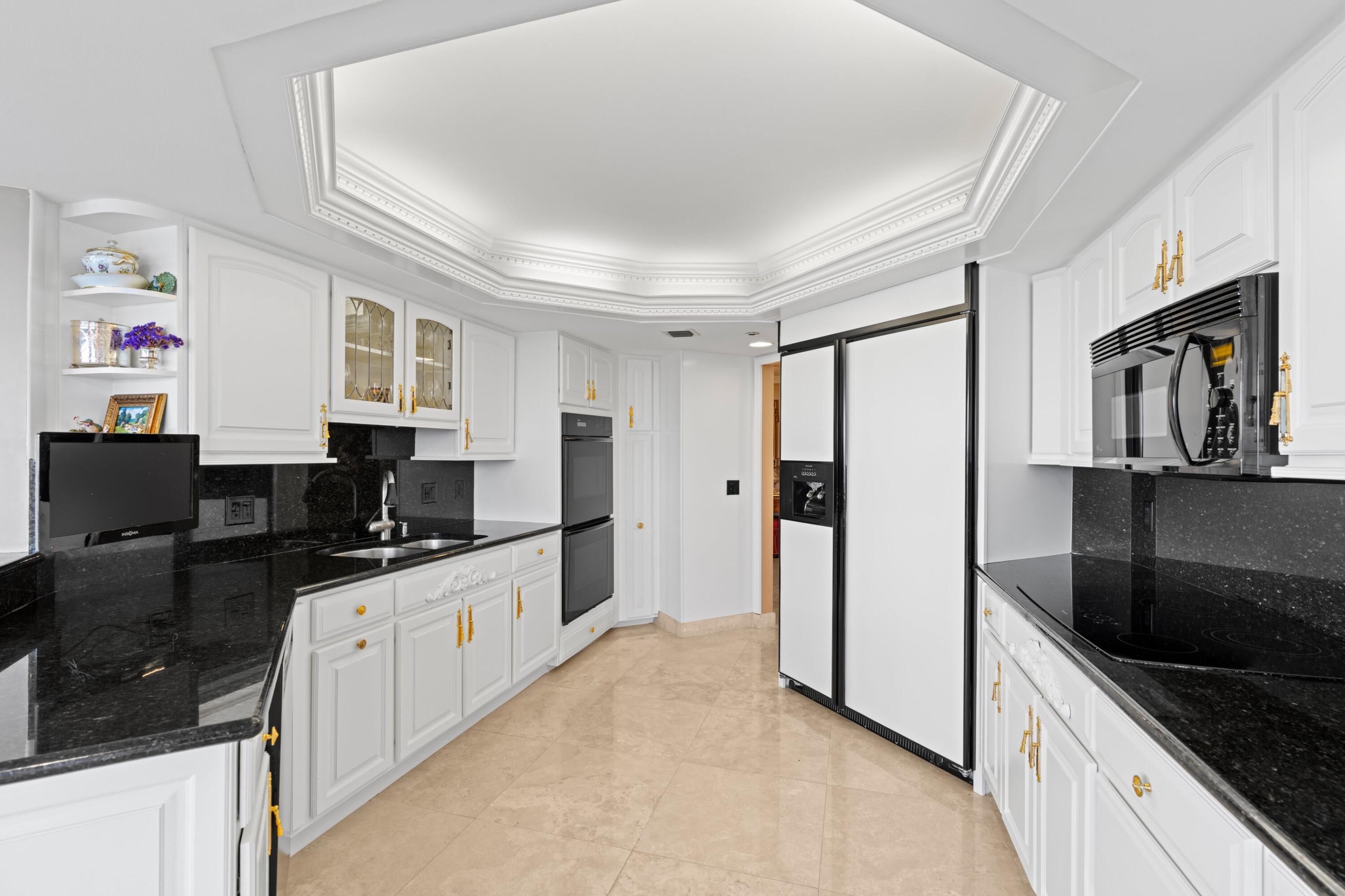 MAJESTIC TOWERS I CONDO - Residential