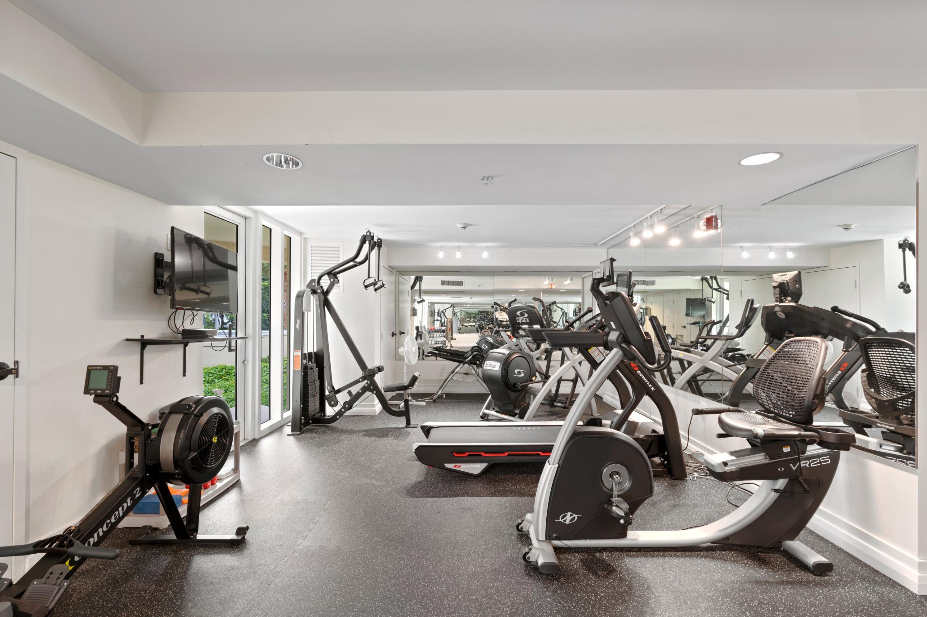 MAJESTIC TOWERS I CONDO - Residential