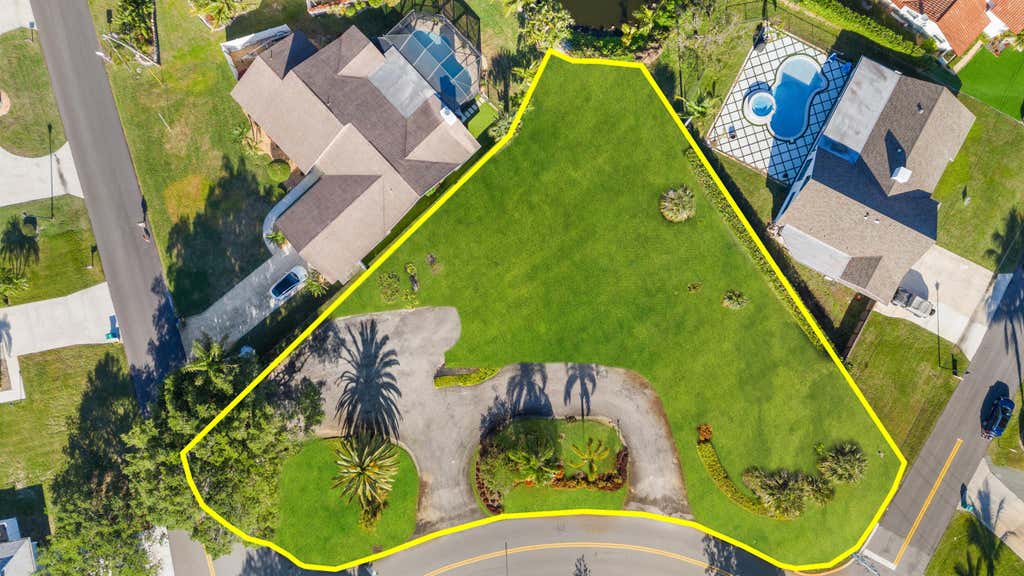 Photo of 42 Golfview Drive, Tequesta, FL 33469 (MLS # R11056927)