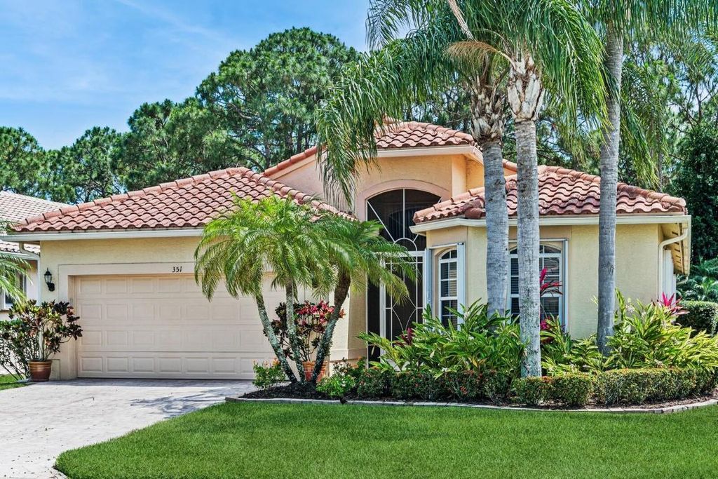 Photo of 351 NW Springview Loop, Port Saint Lucie, FL 34986 (MLS # R10981912)