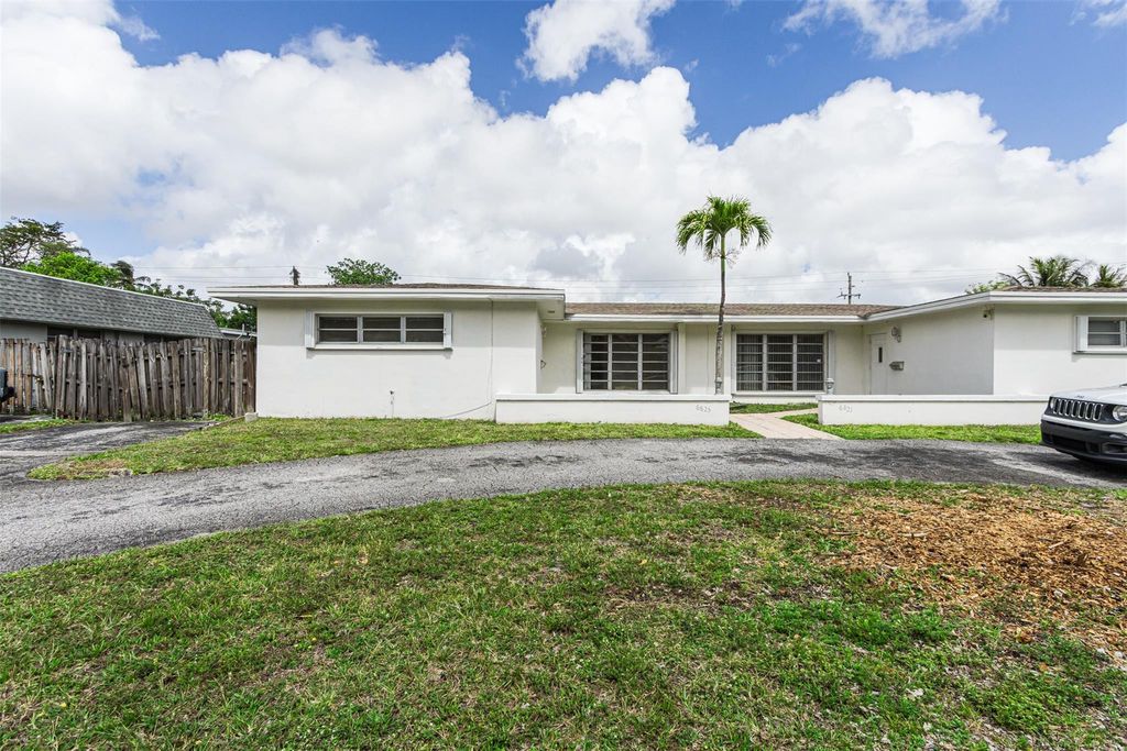 Photo of 68216825 NW 11th Place #6825, Plantation, FL 33313 (MLS # F10555497)