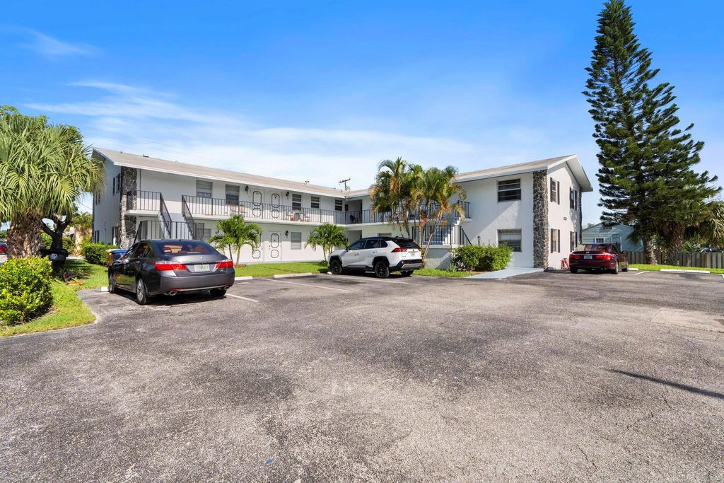 Photo of 1127 S Federal Highway #103, Lake Worth Beach, FL 33460 (MLS # F10500075)