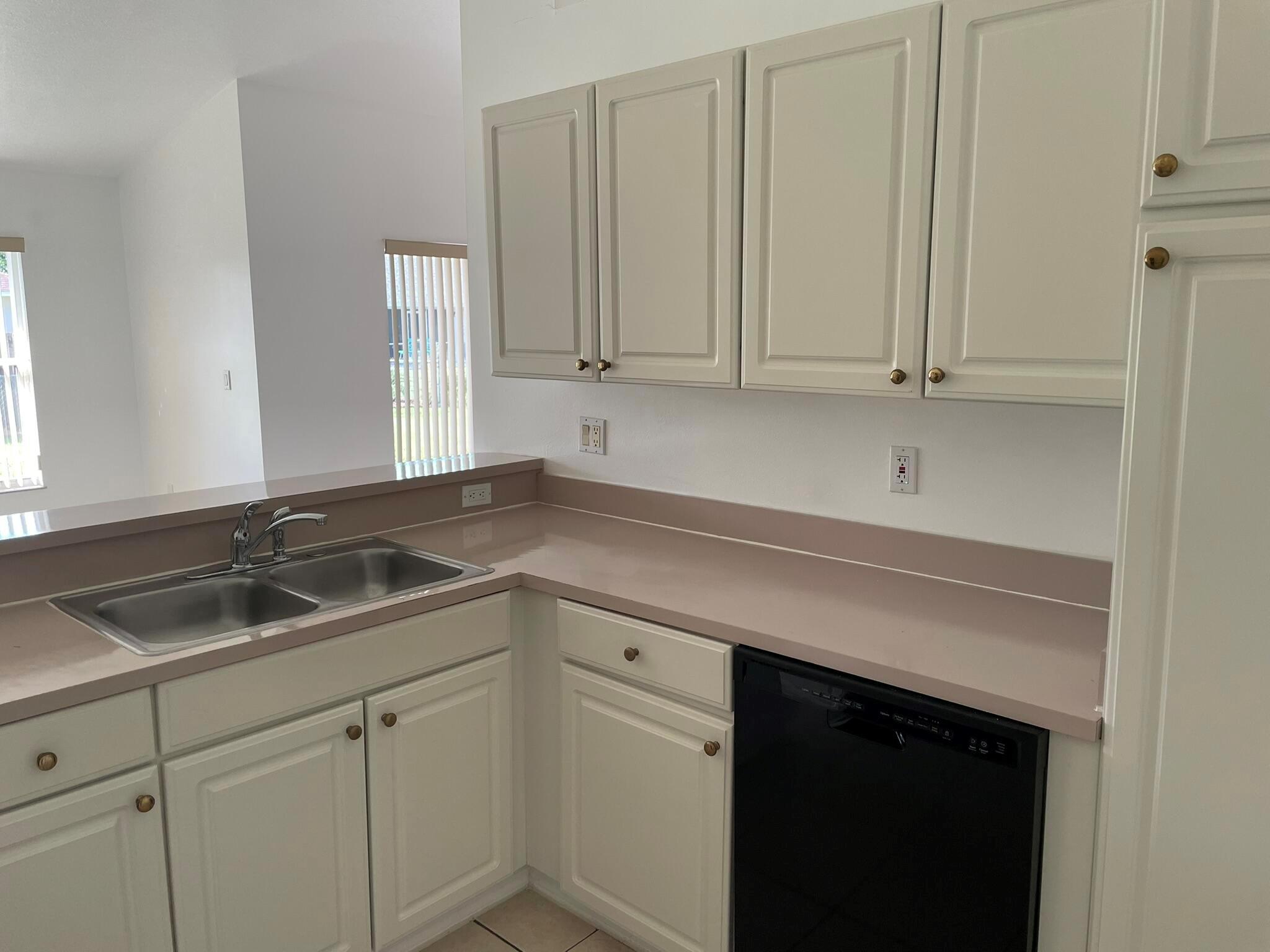 PORT ST LUCIE SEC 43-SELV - Residential Lease