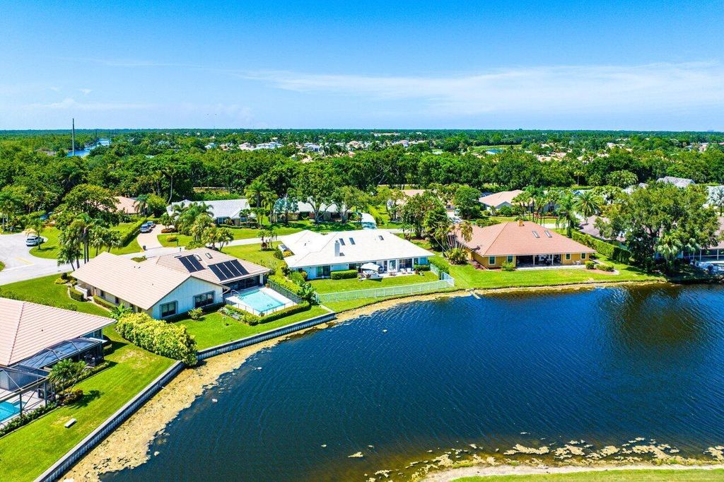 Photo of 66 Dunbar Road, Palm Beach Gardens, FL 33418 (MLS # R11005950)