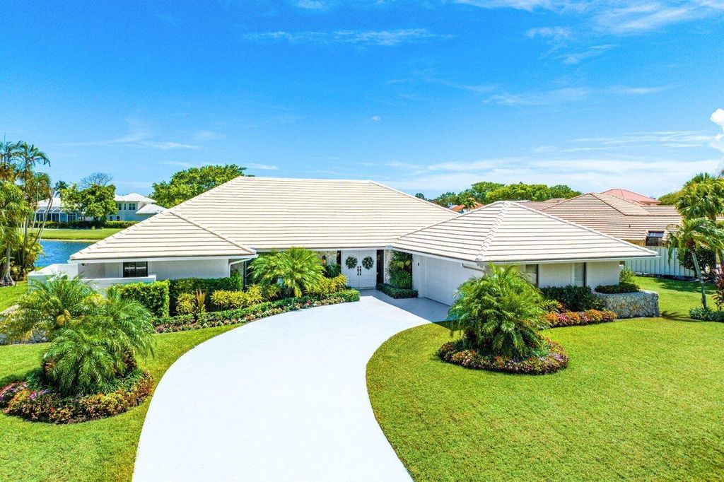 Photo of 66 Dunbar Road, Palm Beach Gardens, FL 33418 (MLS # R11005950)