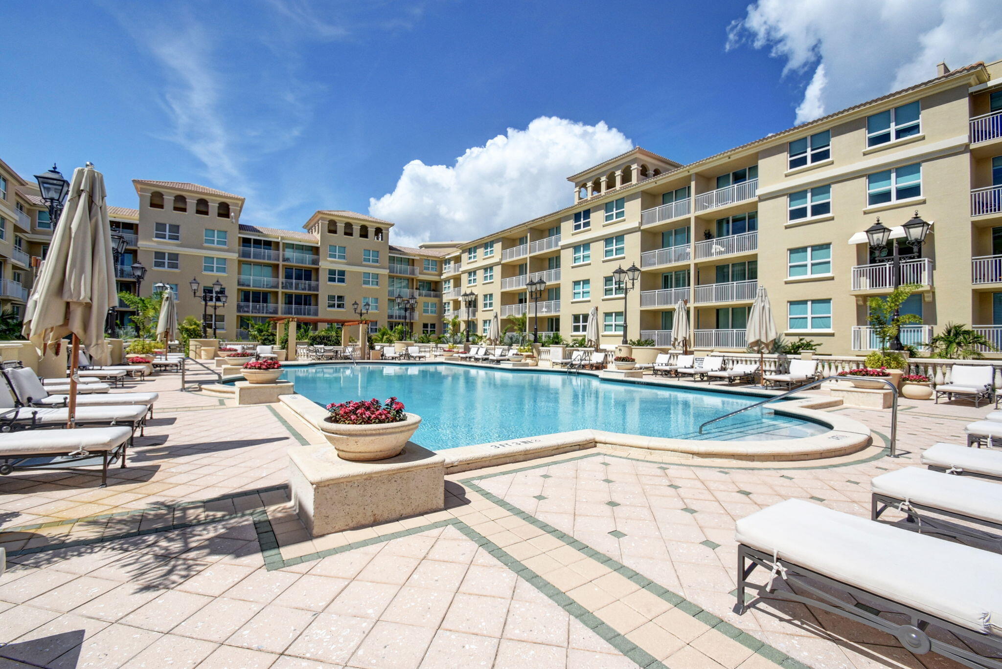 99 SE MIZNER Boulevard 602, Boca Raton, FL, 33432/$699,000 2 99 SE MIZNER Boulevard 602