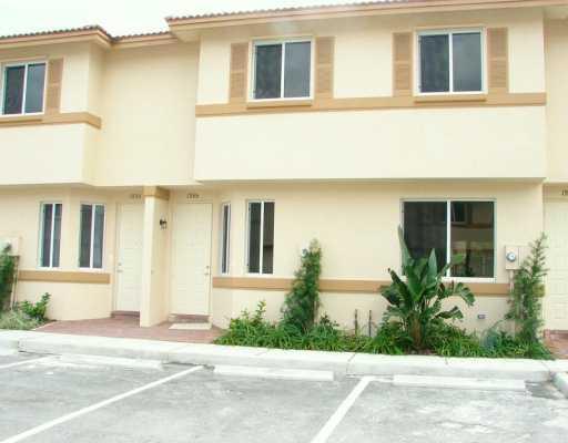 GREAT INVESTMENT OPPORTUNITY. NICE 2 STORY, 2 BEDROOM 2 BATH UNIT WITH DEN. TENANT OCCUPIED THROUGH FEB. 2018.