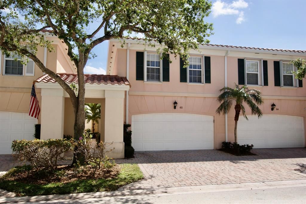 Photo of 60 Laurel Oaks Circle, Tequesta, FL 33469 (MLS # R10878015)