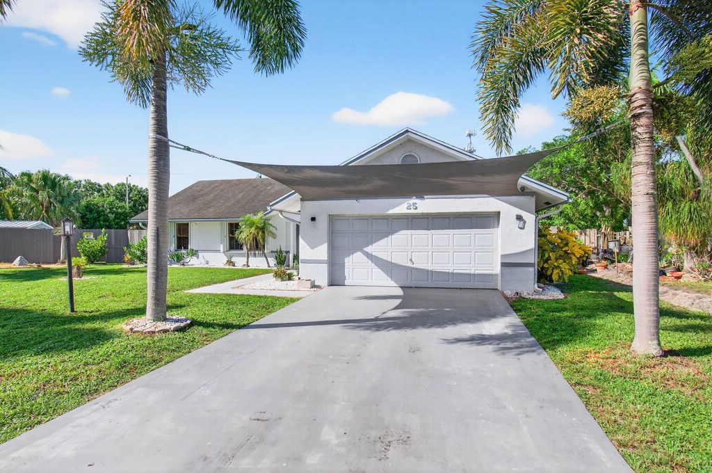 Photo of 25 Cedar Circle, Boynton Beach, FL 33436 (MLS # R11118642)