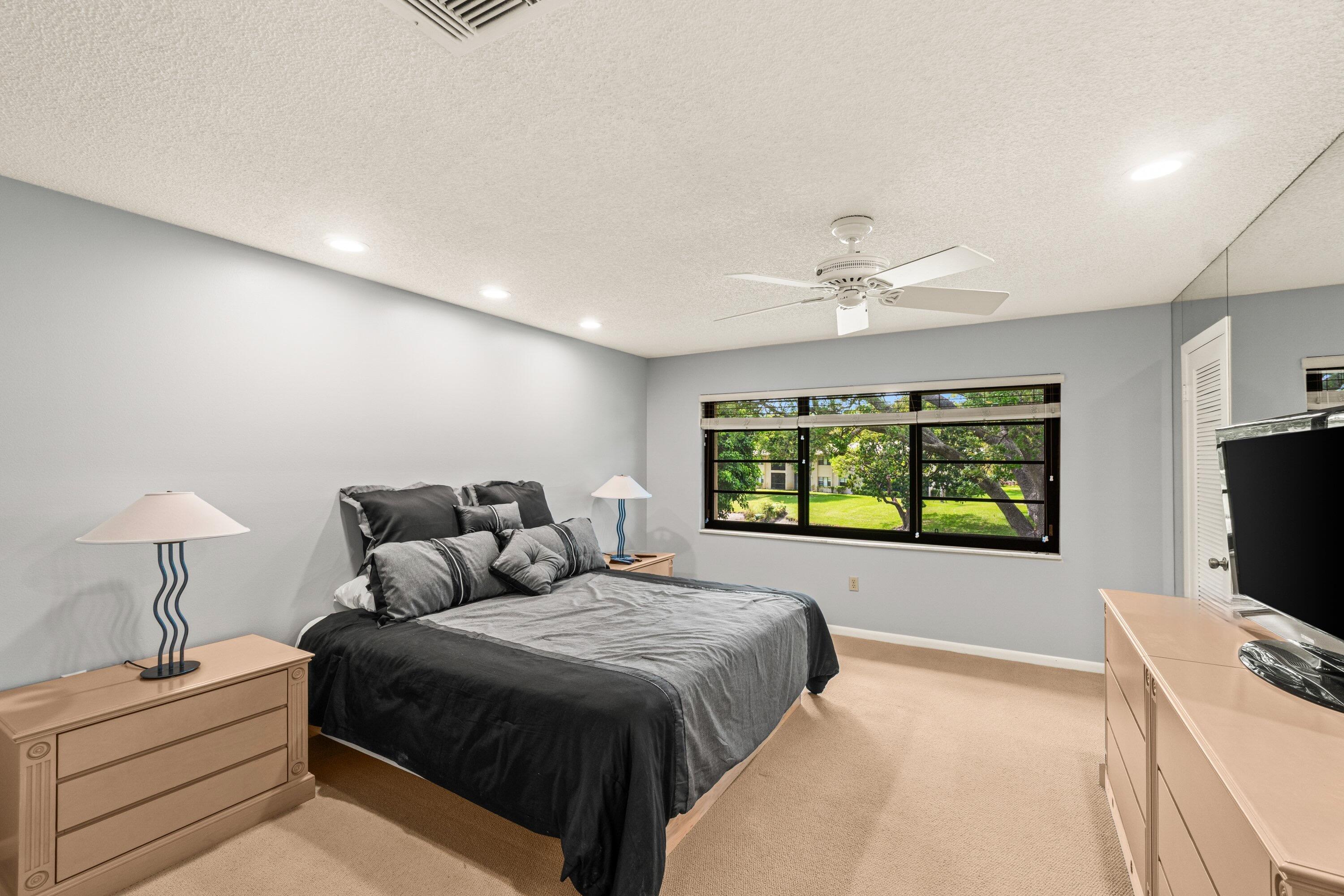 STRATFORD AT HUNTERS RUN CONDO - Residential